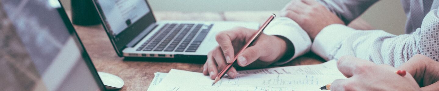 Laptop 2x en 2 mannen